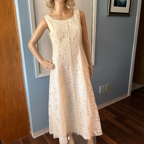 Beautiful Ivory Lace Dress - Picture 2 of 5